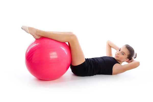 Fitness fitball swiss ball niña niña ejercicio de entrenamiento — Foto de Stock