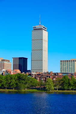 Boston Charles Nehri'nde Harvard Köprüsü'nden