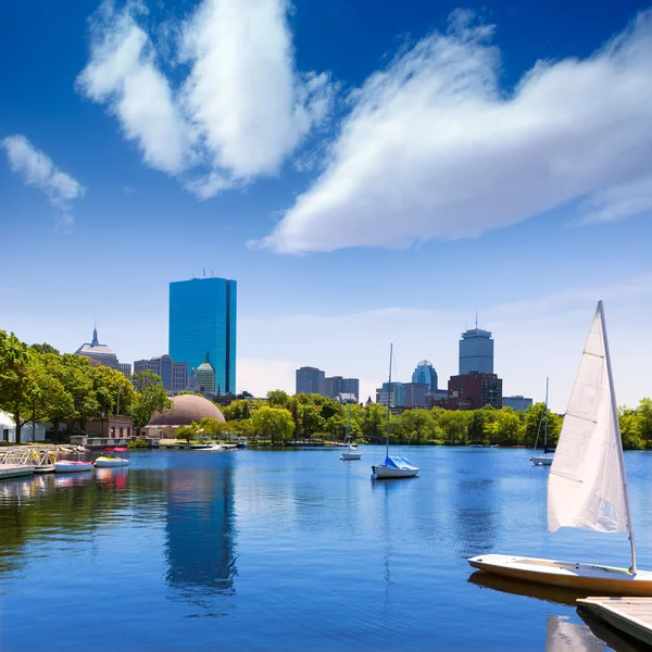 Boston Segelboote Charles River auf der Esplanade — Stockfoto