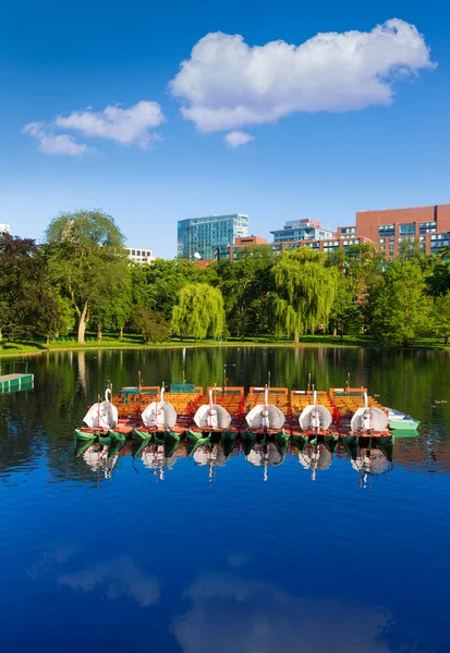 Boston gemeinsamen öffentlichen Garten Schwan Boote — Stockfoto