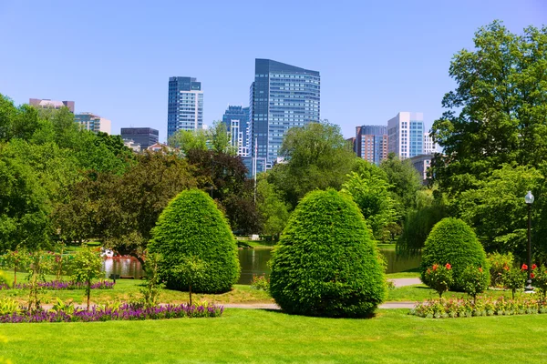 Boston Jardines del parque común y horizonte — Foto de Stock
