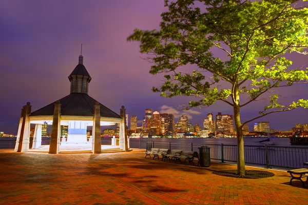 Skyline di Boston al tramonto Piers Park Massachusetts — Foto Stock