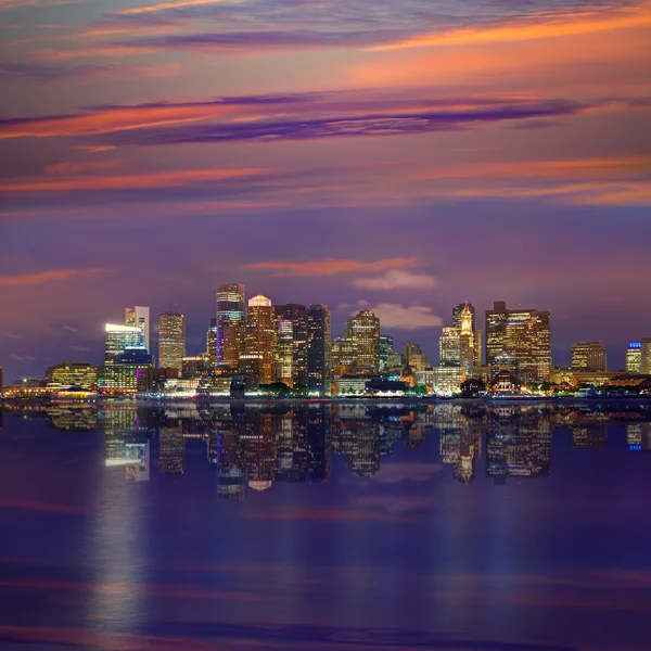 Skyline di Boston al tramonto e il fiume in Massachusetts — Foto Stock