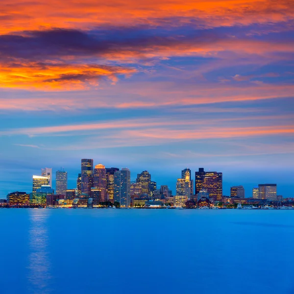 Boston panoramę na zachód słońca i rzeki w Massachusetts — Zdjęcie stockowe