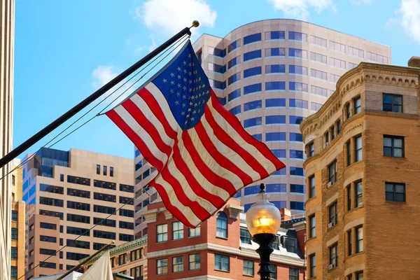 Americká vlajka v centru Bostonu Massachusetts — Stock fotografie