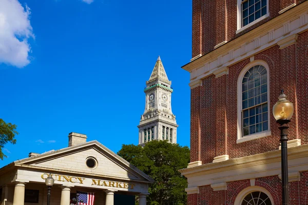 Boston Quincy Marchet och Custom House tower — Stockfoto