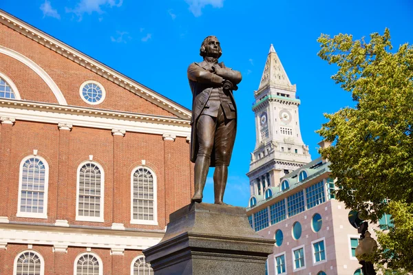 Boston Samuel Adams monument Faneuil Hall — Stockfoto