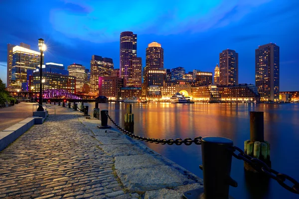 Boston Sonnenuntergang Skyline am Fan Pier massachusetts — Stockfoto