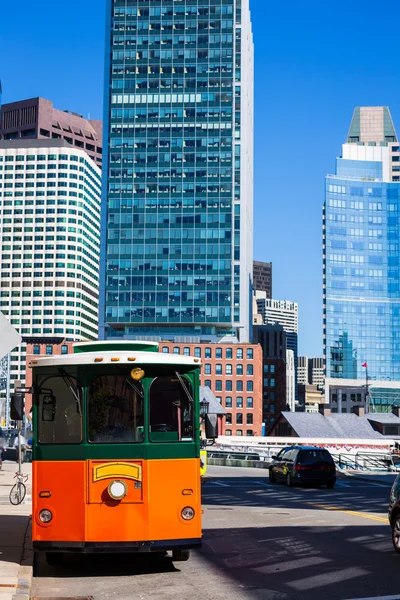 Бостонский трамвай на мосту на Конгресс-стрит — стоковое фото