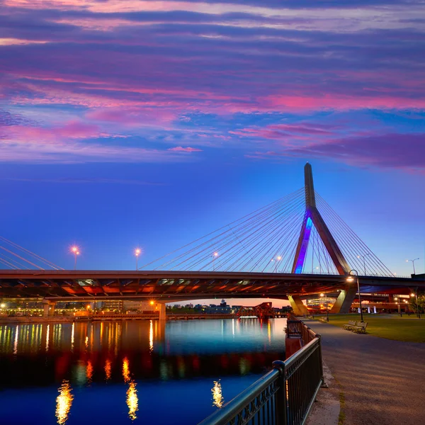 Puesta de sol del puente Boston Zakim en Massachusetts — Foto de Stock