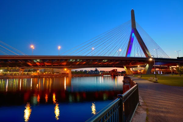 Pôr do sol ponte Boston Zakim em Massachusetts — Fotografia de Stock