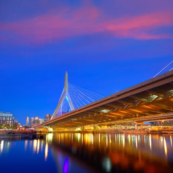 Βοστώνη Zakim γέφυρα ηλιοβασίλεμα στη Μασαχουσέτη — Φωτογραφία Αρχείου