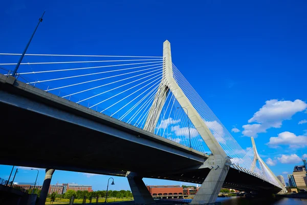 Boston Zakim bridge i Bunker Hill Massachusetts — Stockfoto