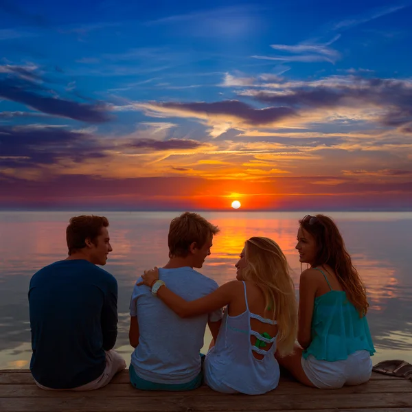 Friends group rear view at sunset fun together — Stock Photo, Image