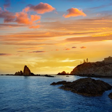 Almeria Cabo de Gata deniz feneri günbatımı İspanya