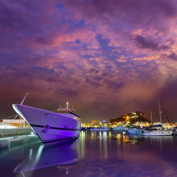 Denia poort zonsondergang in de jachthaven van alicante Spanje — Stockfoto
