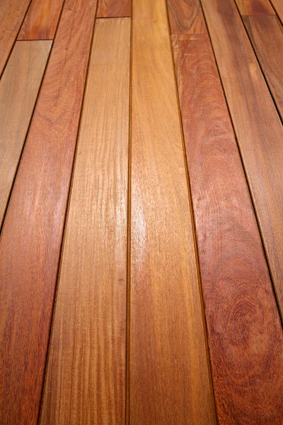 ΕΙΠΕ τικ ξύλινο πάτωμα μοτίβο γέφυρας τροπική ξυλεία — Φωτογραφία Αρχείου