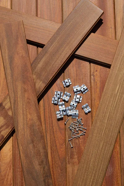 Ipe deck wood installation screws clips fasteners — Stock Photo, Image