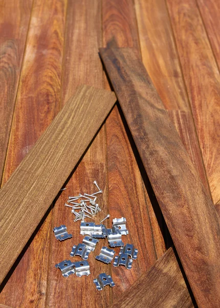 Ipe deck wood installation screws clips fasteners — Stock Photo, Image