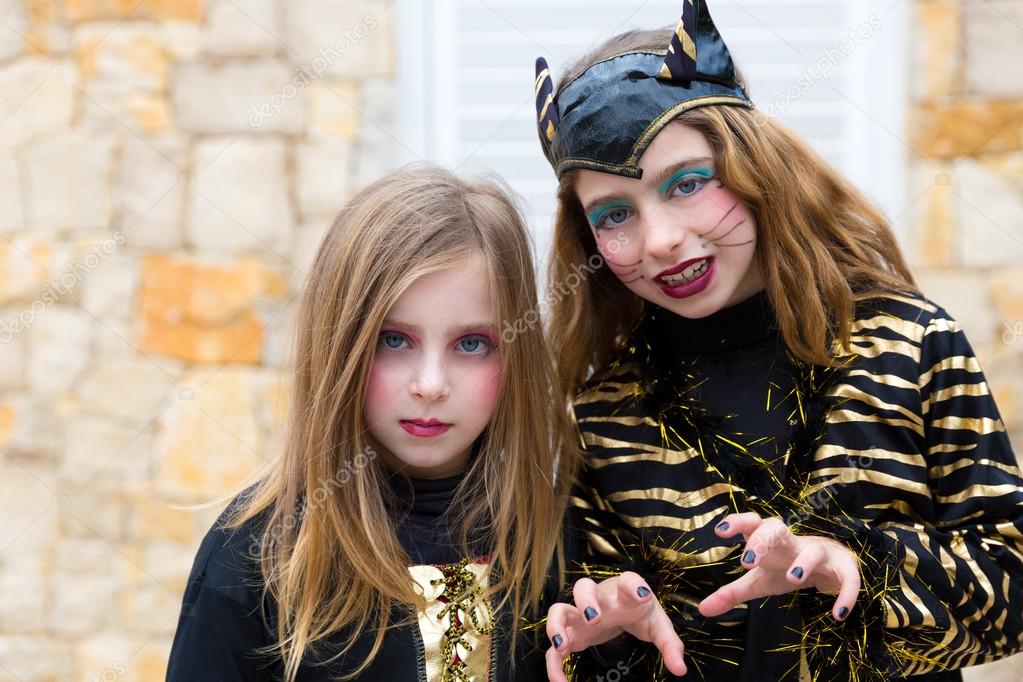 Halloween kid girls costume scaring gesture