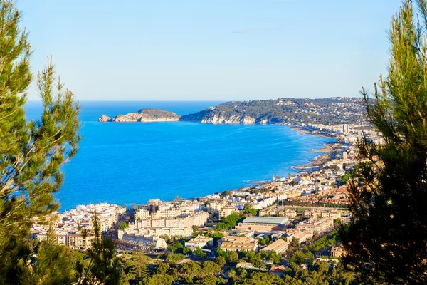 Javea xabia luchtfoto skyline met poort in alicante — Stockfoto