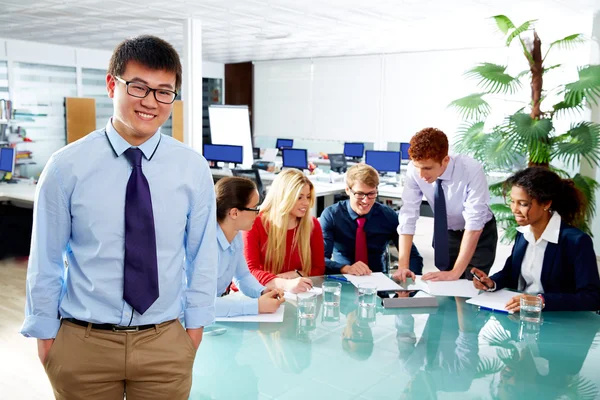 Ejecutivo asiático joven hombre de negocios retrato — Foto de Stock