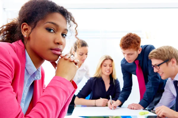 Saai vergadering Afrikaanse zakenvrouw gebaar — Stockfoto