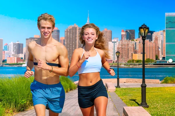 Pareja corriendo en Nueva York foto monte — Foto de Stock