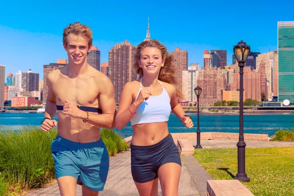 Paar läuft in New York Fotomontage — Stockfoto