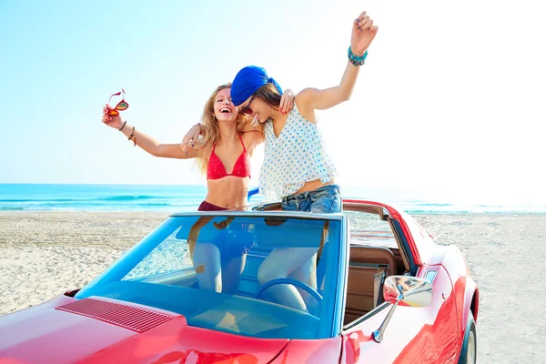 Beautiful party girls dancing in a car on the beach — Stock Photo, Image