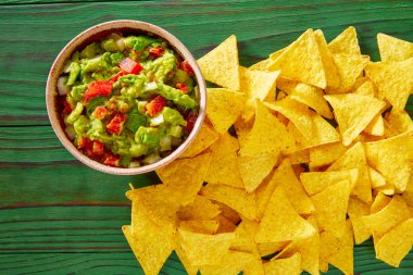 Guacamole avokado domates ve cips