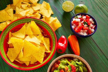 Guacamole avokado domates ve cips