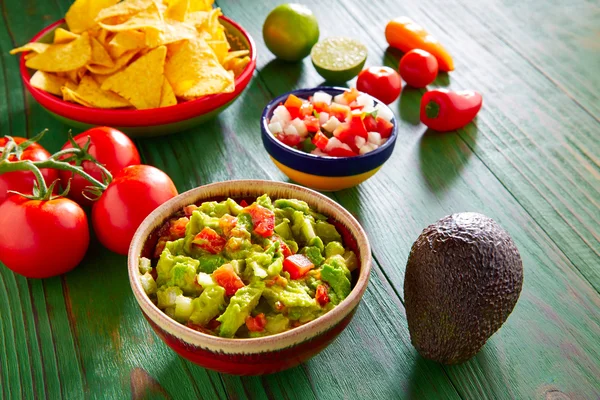 Nachos nourriture mexicaine guacamole pico gallo chili — Photo