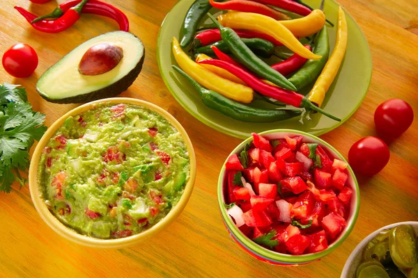 Cucina messicana salsa mista di nachos di guacamole chili — Foto Stock