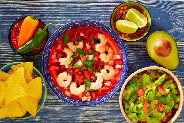 Ceviche Camaron กุ้งนาโชและกัวคาโมเล่ — ภาพถ่ายสต็อก