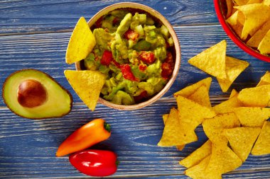Guacamole avokado domates ve cips