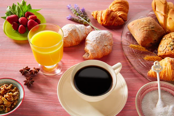 Πρωινό καφέ με χυμός πορτοκαλιού κρουασάν ψωμί — Φωτογραφία Αρχείου