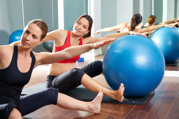 Mujer embarazada pilates vio ejercicio ejercicio —  Fotos de Stock