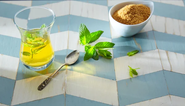 Green tea with mint Moroccan style — Stock Photo, Image
