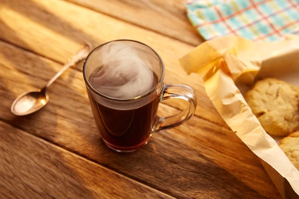 Kurabiye bisküvi ev yapımı antika ahşap ile kahve