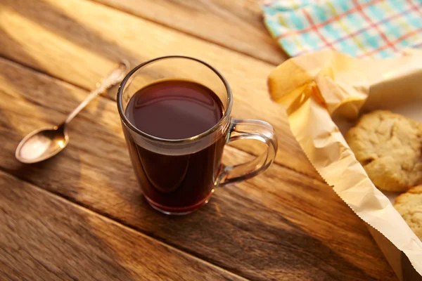 Καφέ με τα cookies μπισκότα σπιτικό εκλεκτής ποιότητας ξύλο — Φωτογραφία Αρχείου