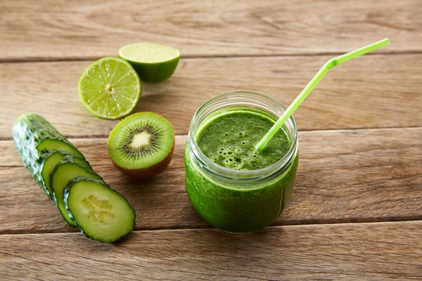 Detox green juice cleansing recipe — Stock Photo, Image