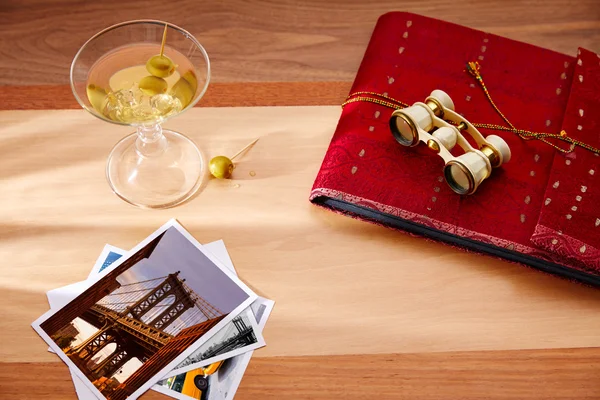 White vermouth cocktail with traveler NY photos — Stock Photo, Image