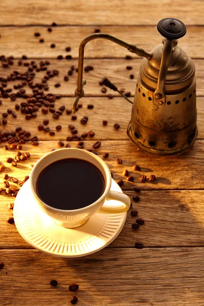 Koffie met vintage machine op leeftijd hout — Stockfoto