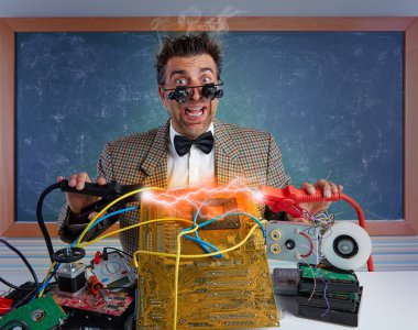 İnek elektronik teknisyeni kısa devre yıldırım