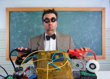 İnek elektronik teknisyeni retro aptalca ifade