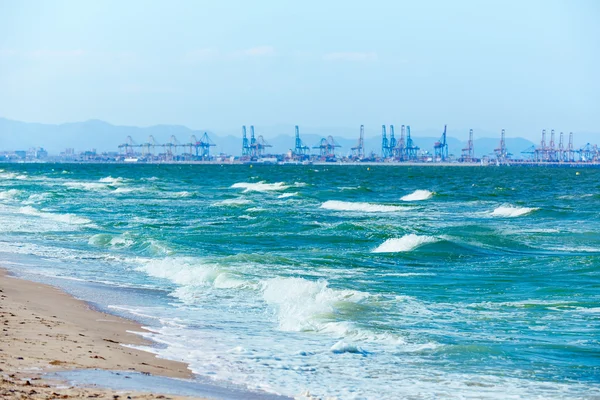 Valencia beach az El Saler port háttérrel — Stock Fotó