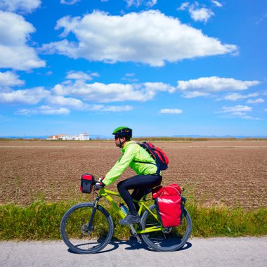 MTB motorcu kalkık raflar ile yarış bisiklet