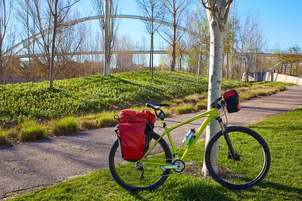 Fahrrad tourenrad im valencia cabecera park — Stockfoto
