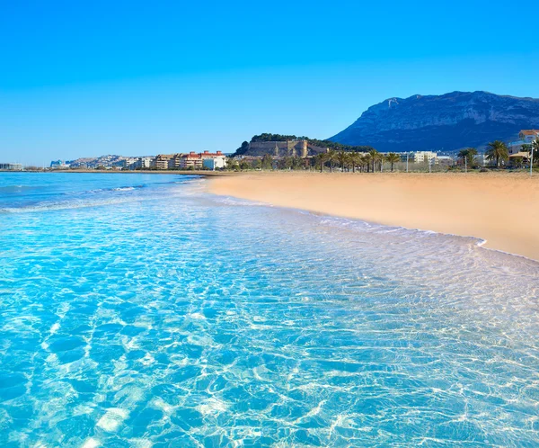 Denia praia em Alicante em azul Mediterrâneo — Fotografia de Stock